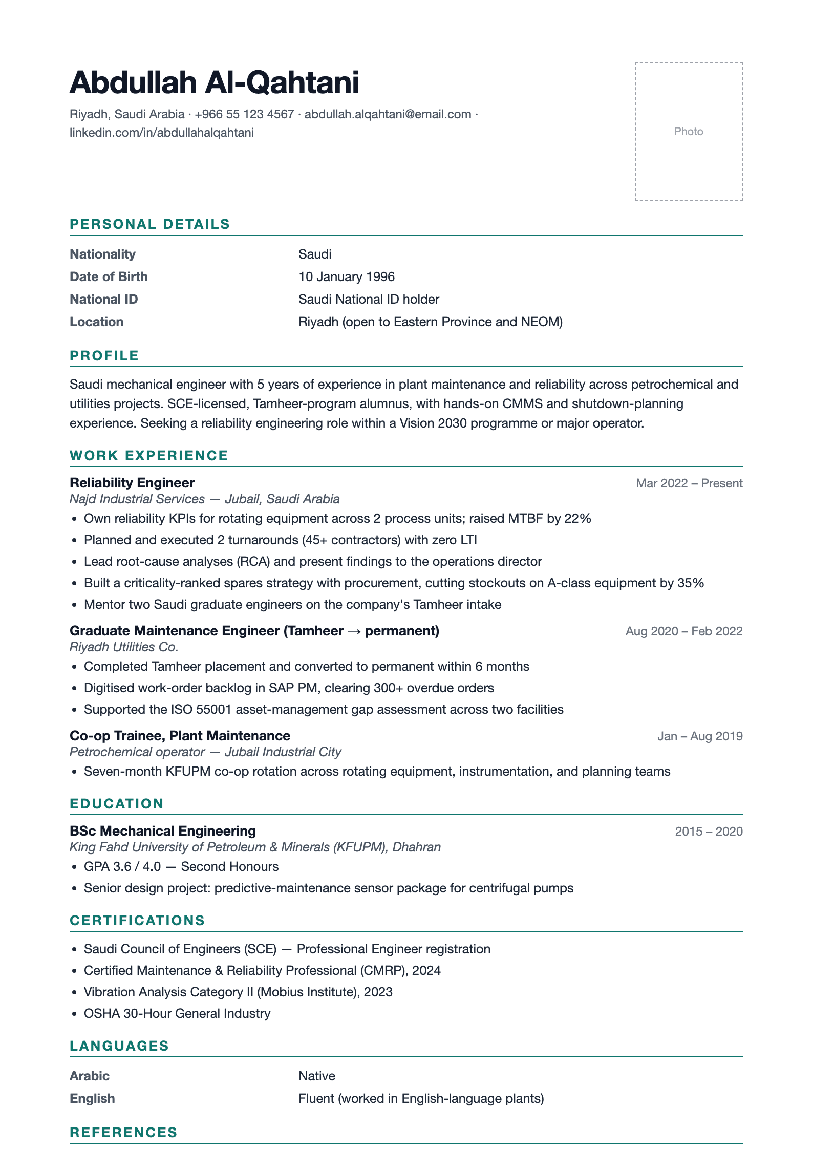 Preview of the free Saudi Arabia CV template with photo placeholder and personal details section